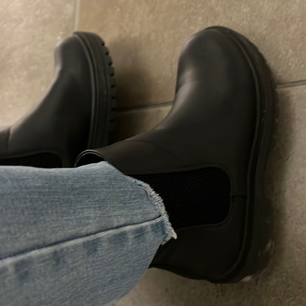 Rain boots size 42 - 268.7 x 240.8 cm